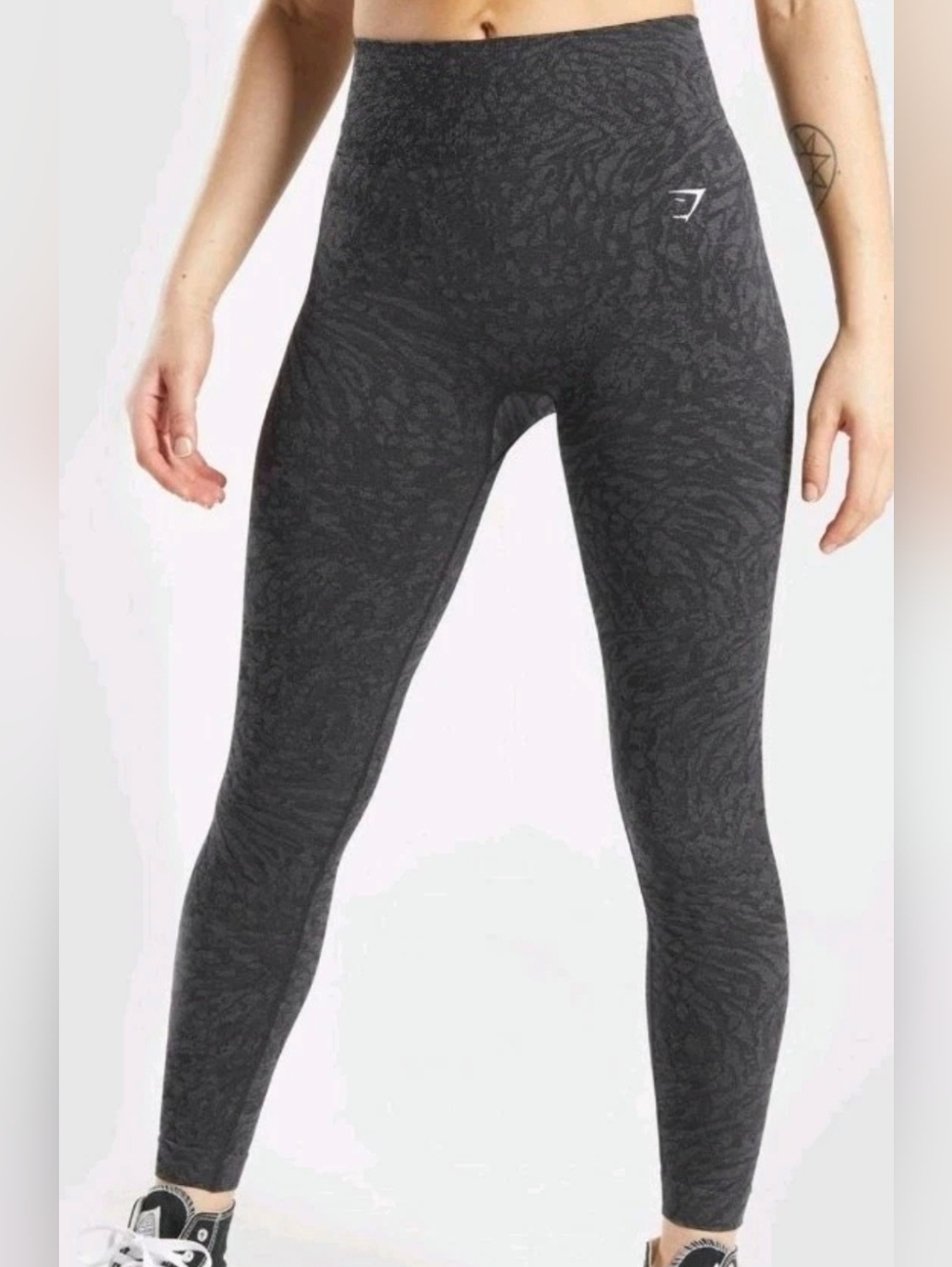 Gymshark Black and Dark Gray Textured Leggings - Small